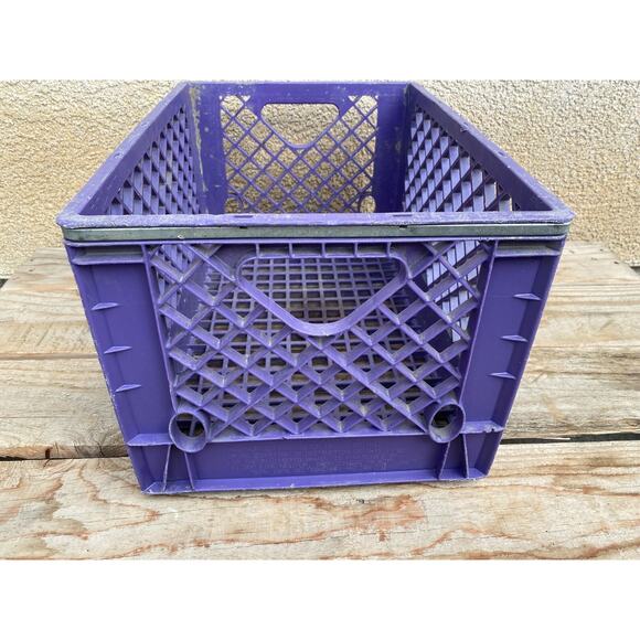 Vintage Santee Dairies Purple Plastic Milk Crate Metal Band Huskylite Dairy 999A - Picture 2 of 3
